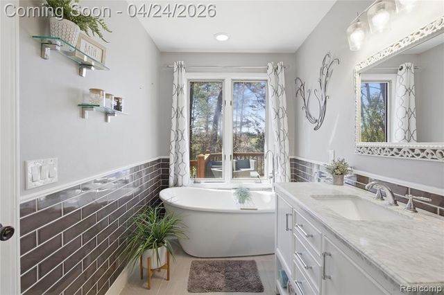 6710 Ridgeview Drive, Clarkston, MI 48346