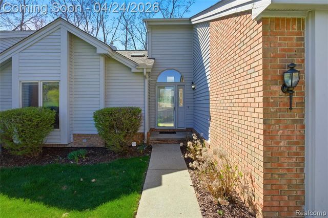 6710 Ridgeview Drive, Clarkston, MI 48346