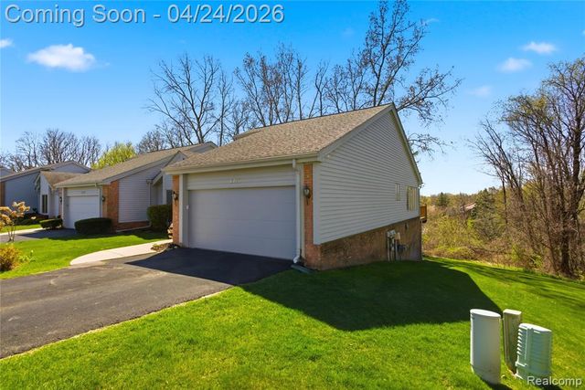 6710 Ridgeview Drive, Clarkston, MI 48346