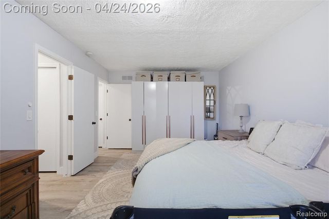 6710 Ridgeview Drive, Clarkston, MI 48346