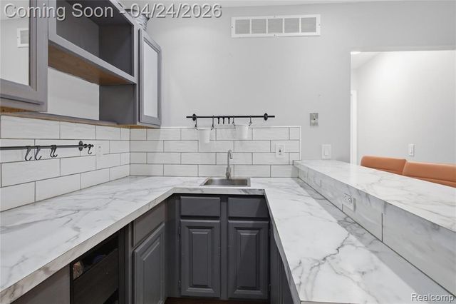 6710 Ridgeview Drive, Clarkston, MI 48346