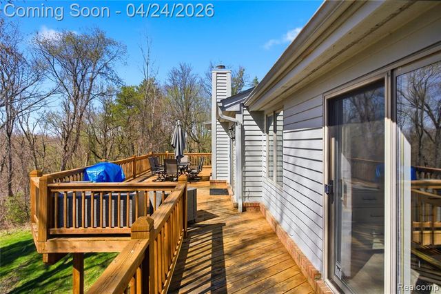 6710 Ridgeview Drive, Clarkston, MI 48346