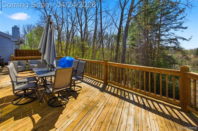 6710 Ridgeview Drive, Clarkston, MI 48346