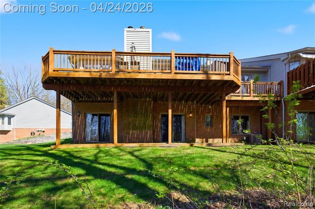 6710 Ridgeview Drive, Clarkston, MI 48346