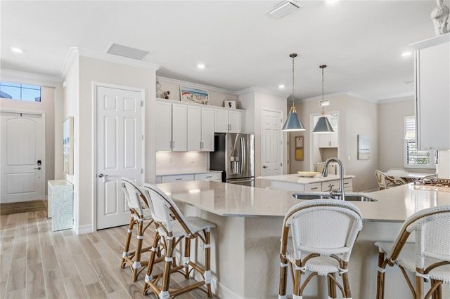 7010 WHITTLEBURY TRAIL, Bradenton, FL 34202