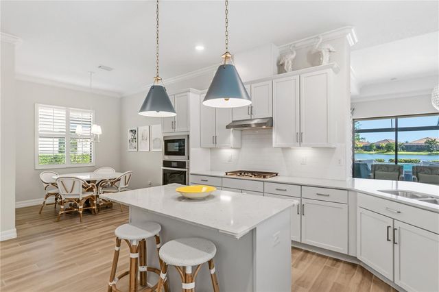 7010 WHITTLEBURY TRAIL, Bradenton, FL 34202