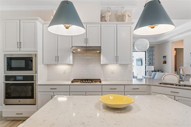 7010 WHITTLEBURY TRAIL, Bradenton, FL 34202