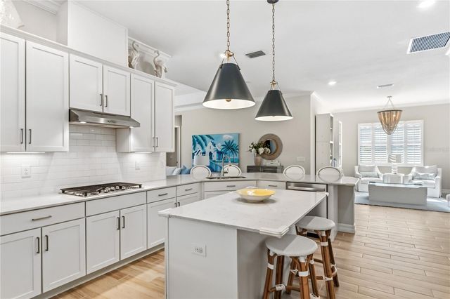 7010 WHITTLEBURY TRAIL, Bradenton, FL 34202