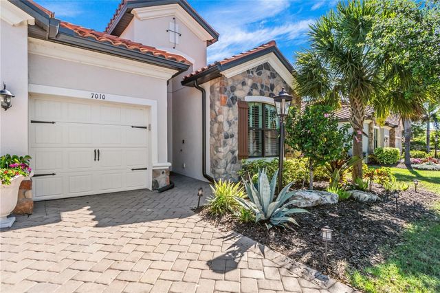 7010 WHITTLEBURY TRAIL, Bradenton, FL 34202
