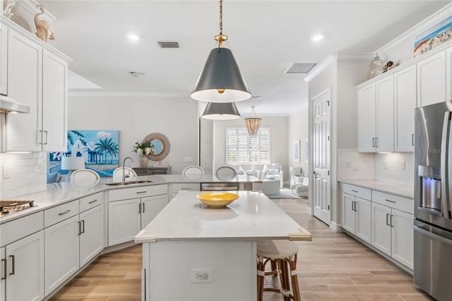 7010 WHITTLEBURY TRAIL, Bradenton, FL 34202