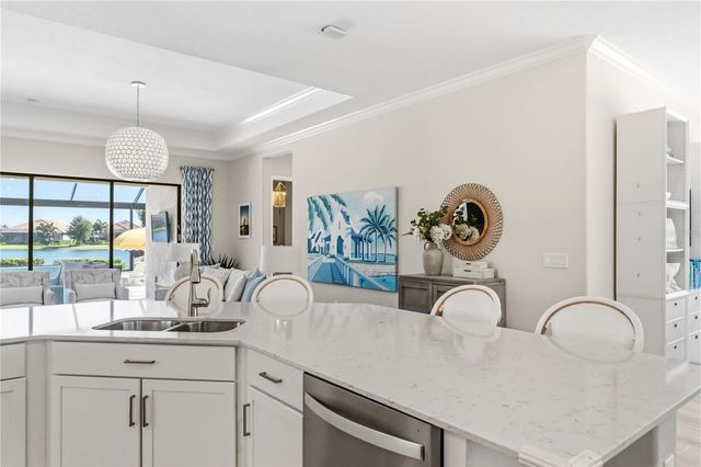 7010 WHITTLEBURY TRAIL, Bradenton, FL 34202