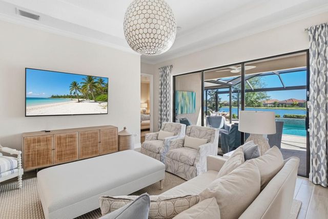 7010 WHITTLEBURY TRAIL, Bradenton, FL 34202