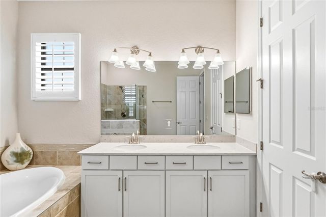 7010 WHITTLEBURY TRAIL, Bradenton, FL 34202