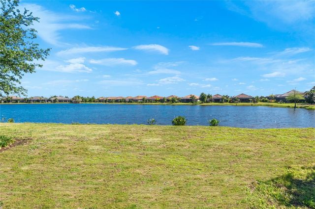 7010 WHITTLEBURY TRAIL, Bradenton, FL 34202