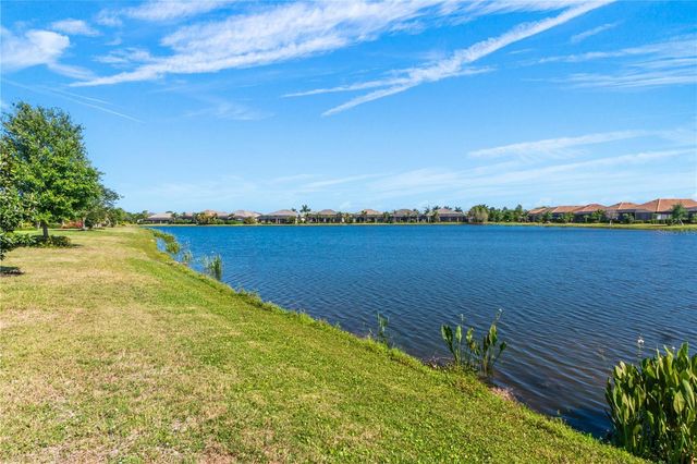 7010 WHITTLEBURY TRAIL, Bradenton, FL 34202