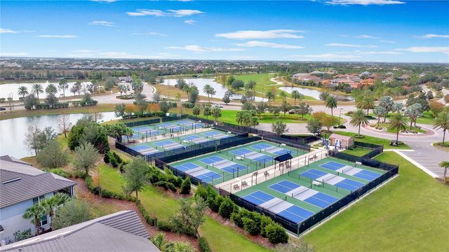 7010 WHITTLEBURY TRAIL, Bradenton, FL 34202