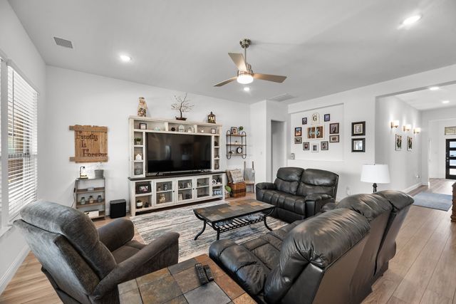 614 Creekview Lane, Lavon, TX 75173