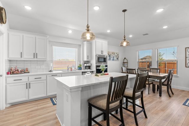 614 Creekview Lane, Lavon, TX 75173