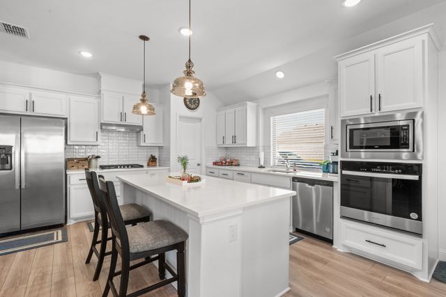 614 Creekview Lane, Lavon, TX 75173