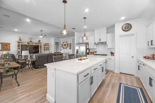 614 Creekview Lane, Lavon, TX 75173