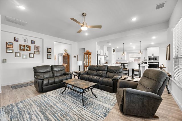 614 Creekview Lane, Lavon, TX 75173