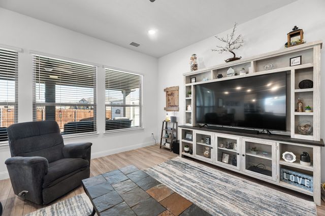 614 Creekview Lane, Lavon, TX 75173