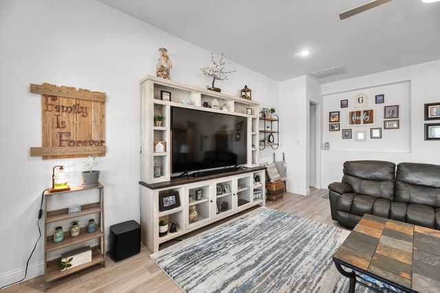 614 Creekview Lane, Lavon, TX 75173