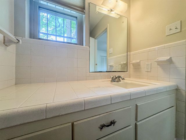 1025 Elizabeth Dr, Baton Rouge, LA 70815