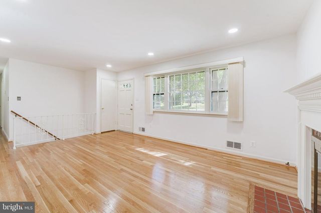 5683 RAVENEL LN, Springfield, VA 22151