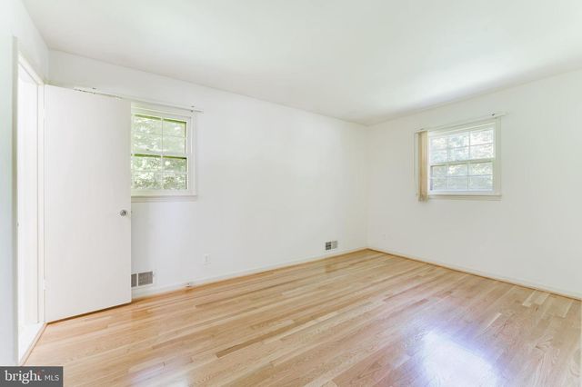 5683 RAVENEL LN, Springfield, VA 22151