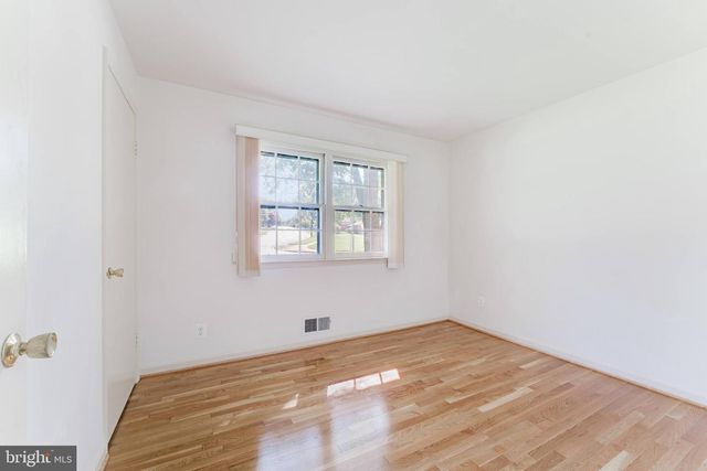 5683 RAVENEL LN, Springfield, VA 22151