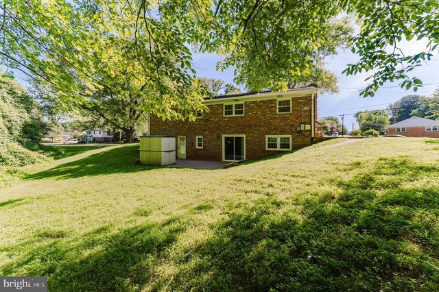 5683 RAVENEL LN, Springfield, VA 22151