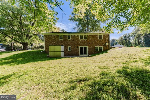 5683 RAVENEL LN, Springfield, VA 22151