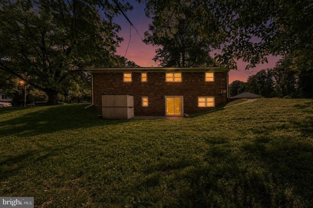 5683 RAVENEL LN, Springfield, VA 22151
