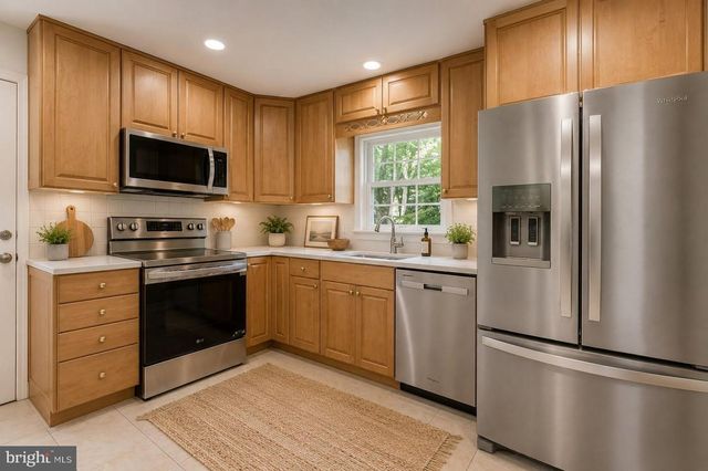 5683 RAVENEL LN, Springfield, VA 22151