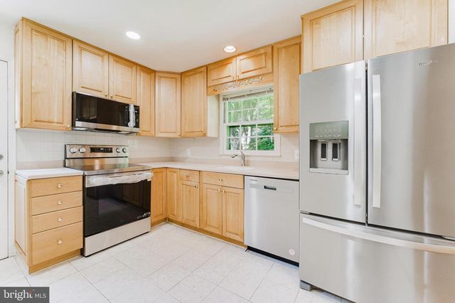 5683 RAVENEL LN, Springfield, VA 22151