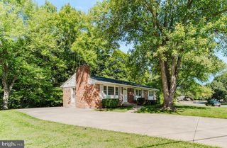 5683 RAVENEL LN, Springfield, VA 22151