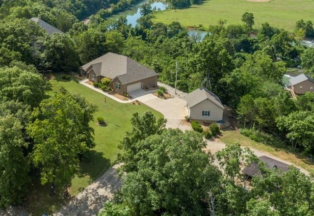 61 Bluff Rd, Hardy, AR 72542