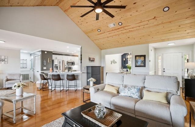 61 Bluff Rd, Hardy, AR 72542