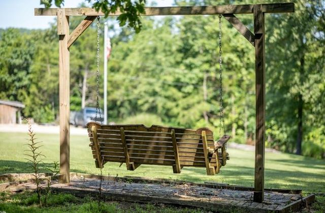 61 Bluff Rd, Hardy, AR 72542