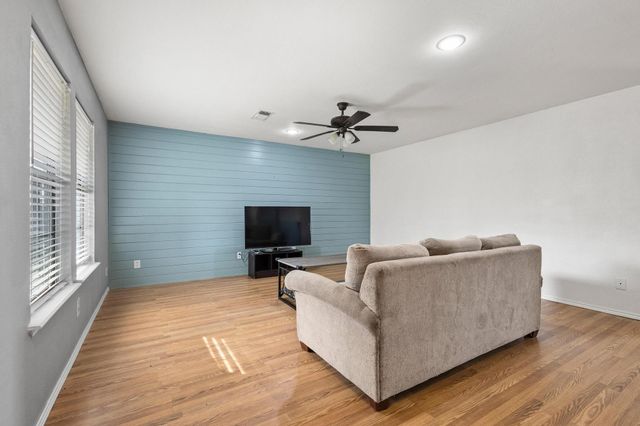 1223 Yowell Road, Whitesboro, TX 76273