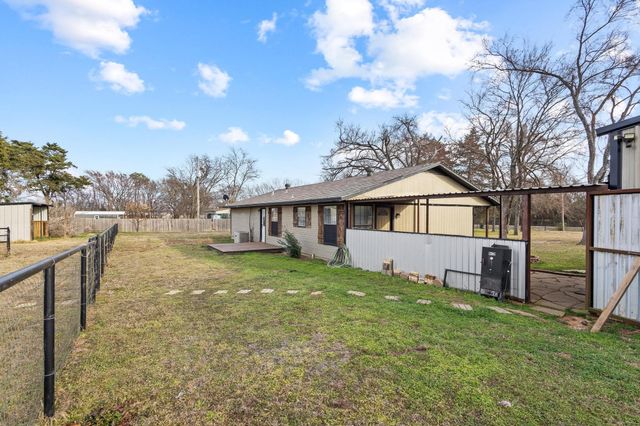 1223 Yowell Road, Whitesboro, TX 76273
