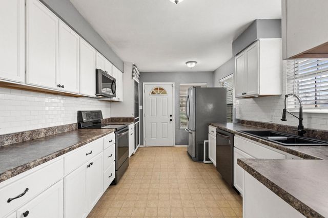 1223 Yowell Road, Whitesboro, TX 76273