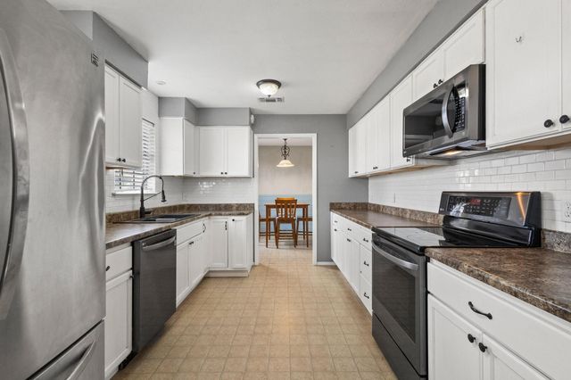 1223 Yowell Road, Whitesboro, TX 76273