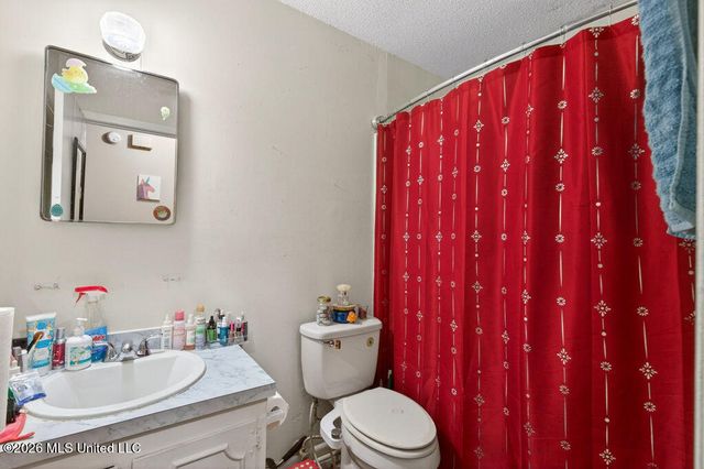 2702 E Angela Circle, Gulfport, MS 39503