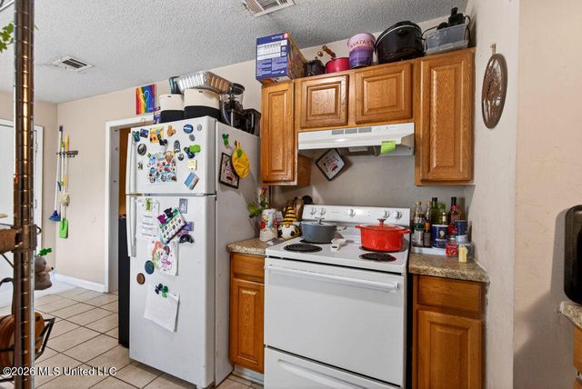 2702 E Angela Circle, Gulfport, MS 39503