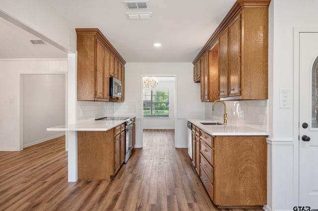 1302 Larkspur Lane, Tyler, TX 75703