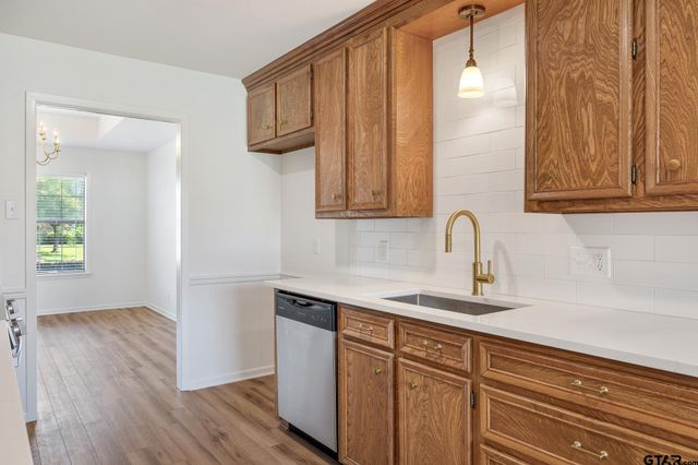 1302 Larkspur Lane, Tyler, TX 75703