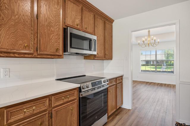 1302 Larkspur Lane, Tyler, TX 75703