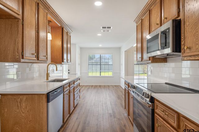 1302 Larkspur Lane, Tyler, TX 75703